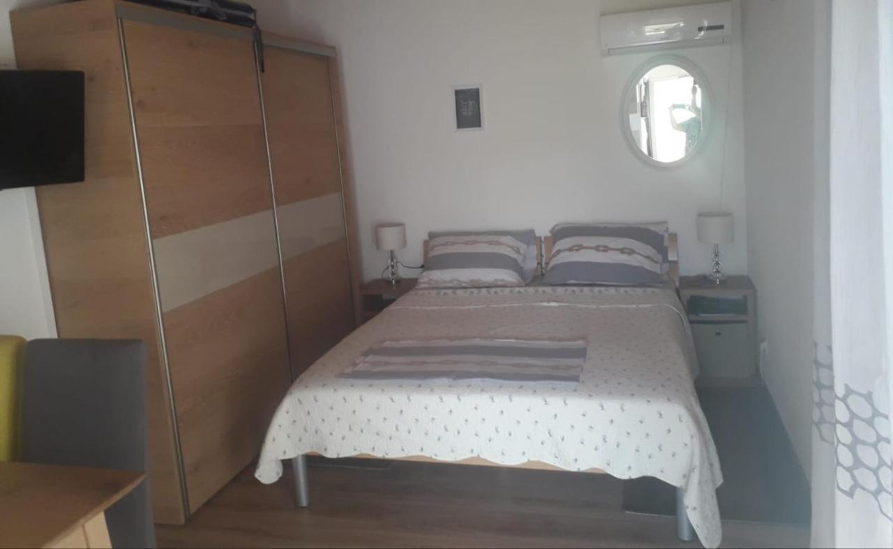 Apartments Carev 1293 Jezera Esterno foto