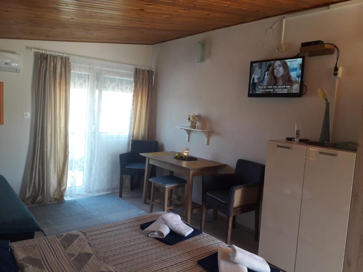 Apartments Carev 1293 Jezera Esterno foto